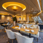 Café und Lounge auf der Mein Schiff 3 – entspannter Genuss an Bord der TUI Kreuzfahrt.
