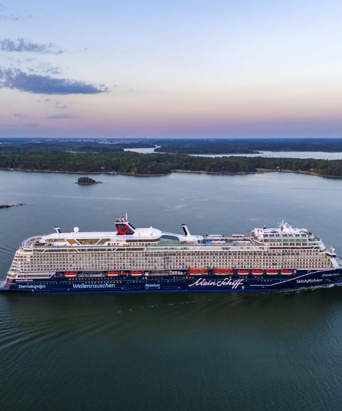 Mein Schiff 7, Turku, Juni 2024 | Hinweis: Beim Verwenden des Motivs bitte nicht heranzoomen und es beschneiden, da das Schiff zu dem Zeitpunkt noch nicht vollständig fertiggestellt war.