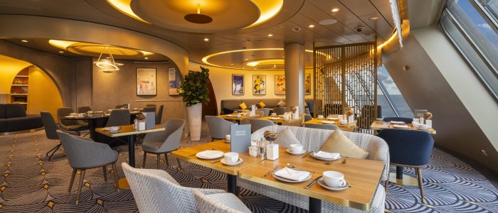 Café und Lounge auf der Mein Schiff 3 – entspannter Genuss an Bord der TUI Kreuzfahrt.